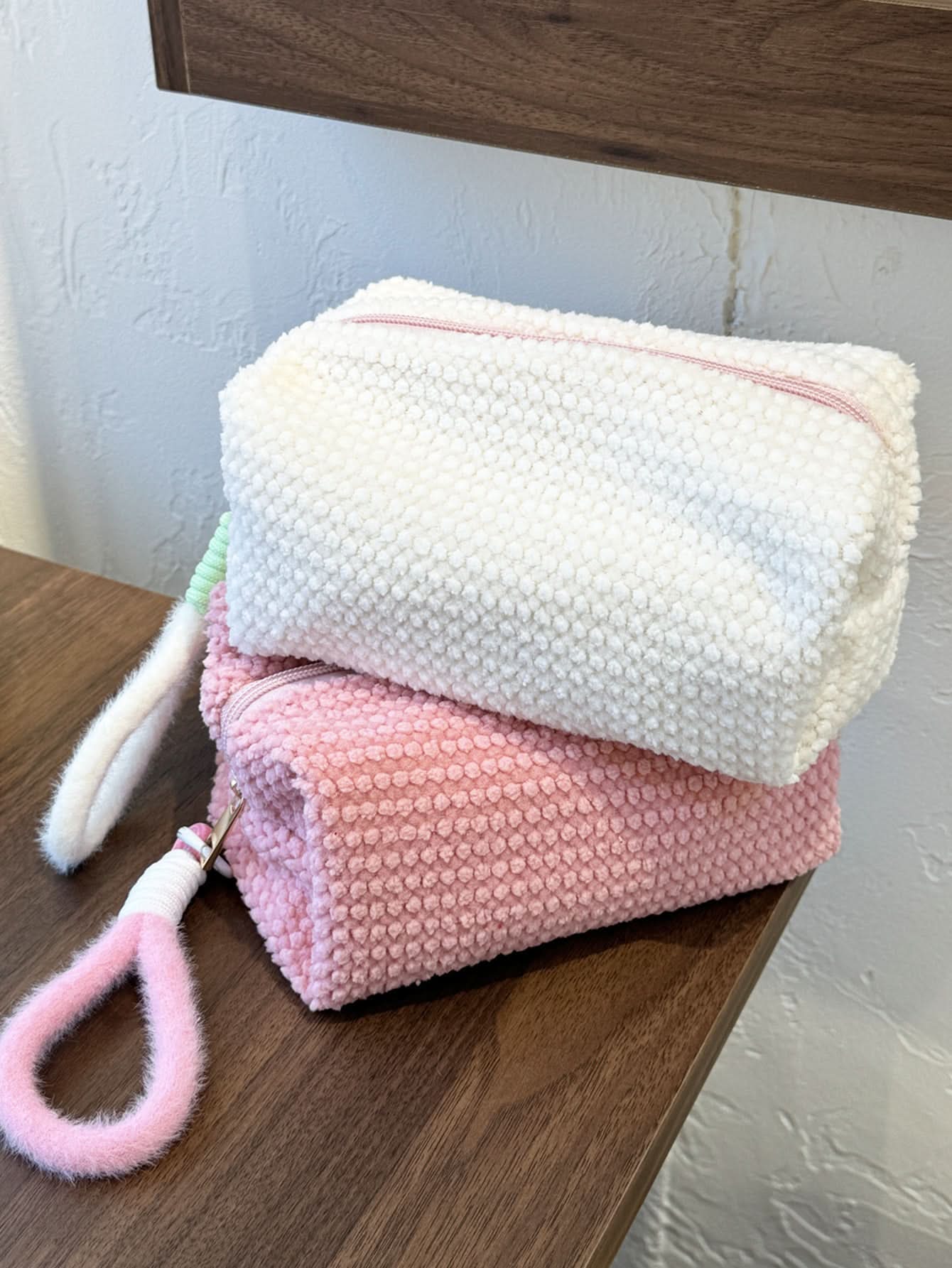 Plush Plaid Makeup Bag for Girls – Large-Capacity Travel Cosmetic Pouch