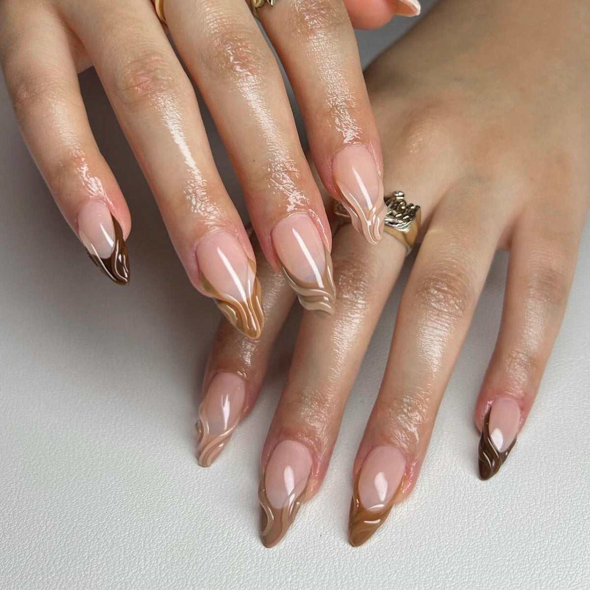 Brown Swirl Stiletto Press-on Nails – Trendy Glossy Acrylic False Nails