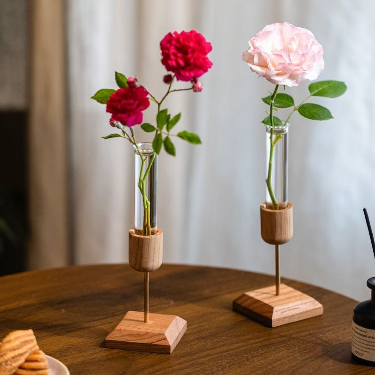 Modern Wooden Test Tube Vase – Minimalist Hydroponic Flower Arranger