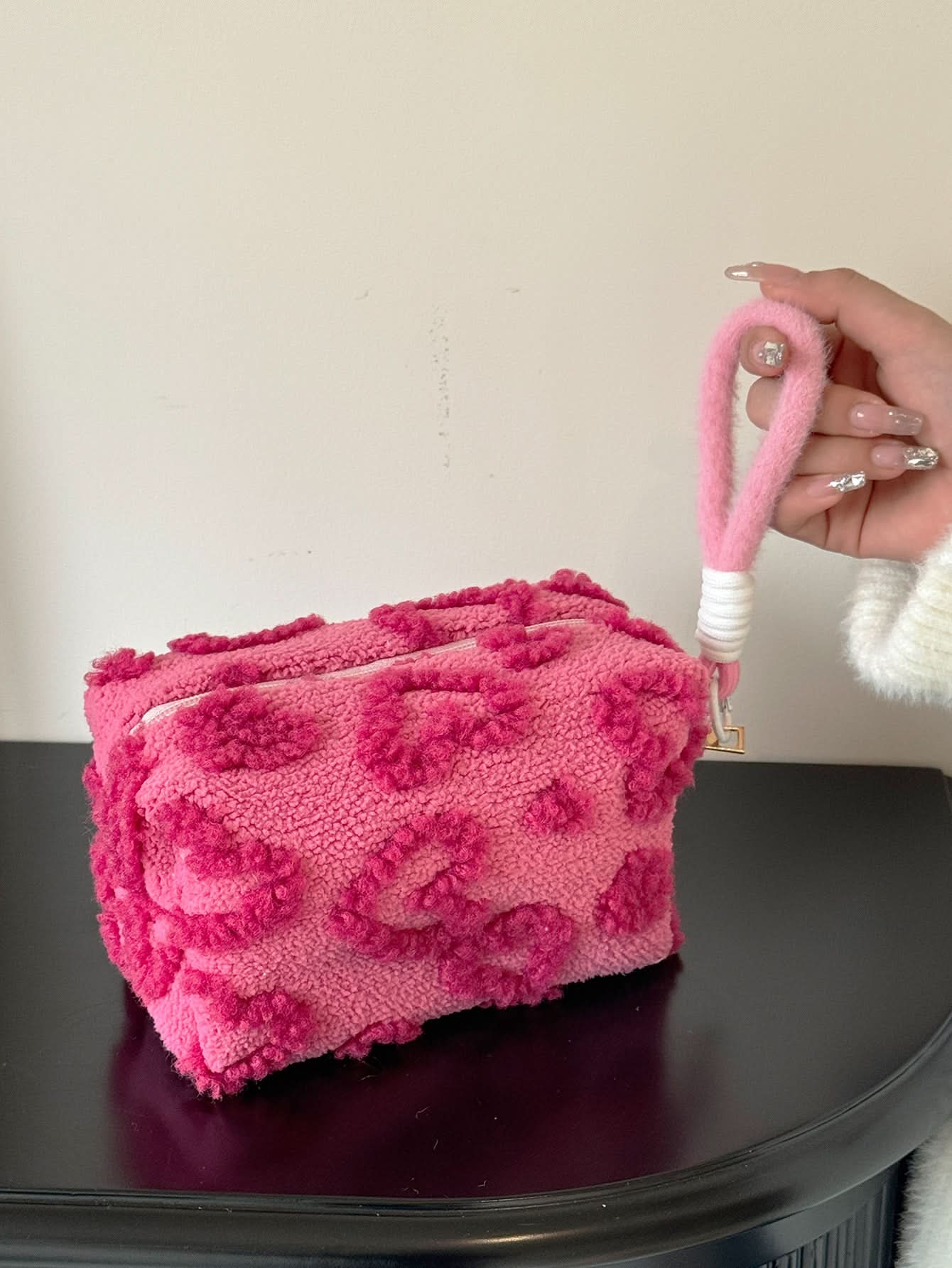 Plush Large-Capacity Makeup Bag – Cute Travel Cosmetic Organizer
