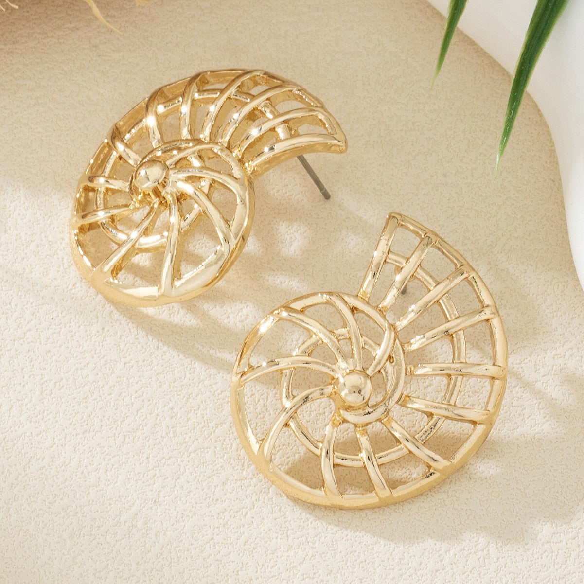 Women’s Hollow Conch Earrings – European Retro Zinc Alloy Fashion Jewelry