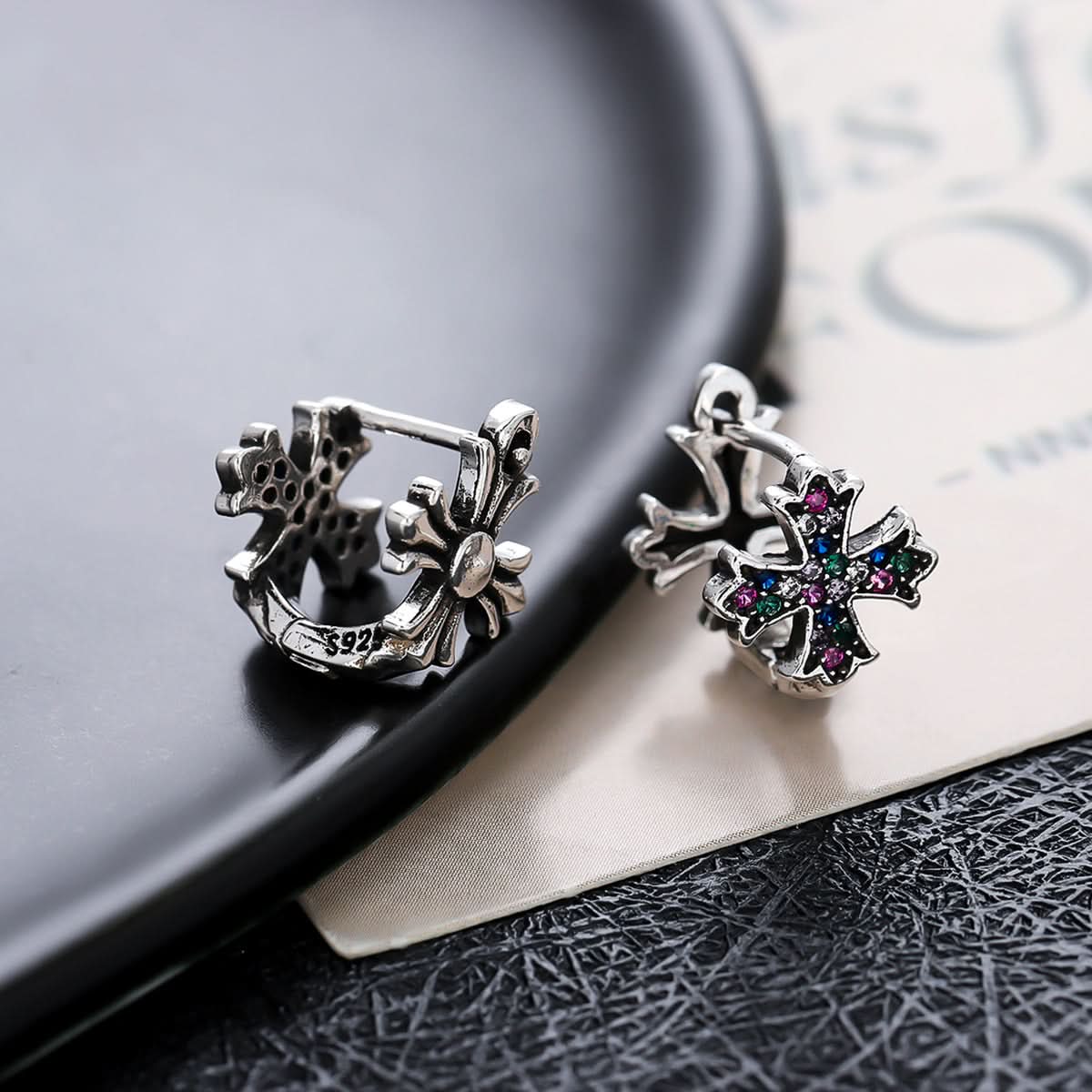 Men’s Diamond Cross Earrings – Trendy Unisex Dangle Earrings