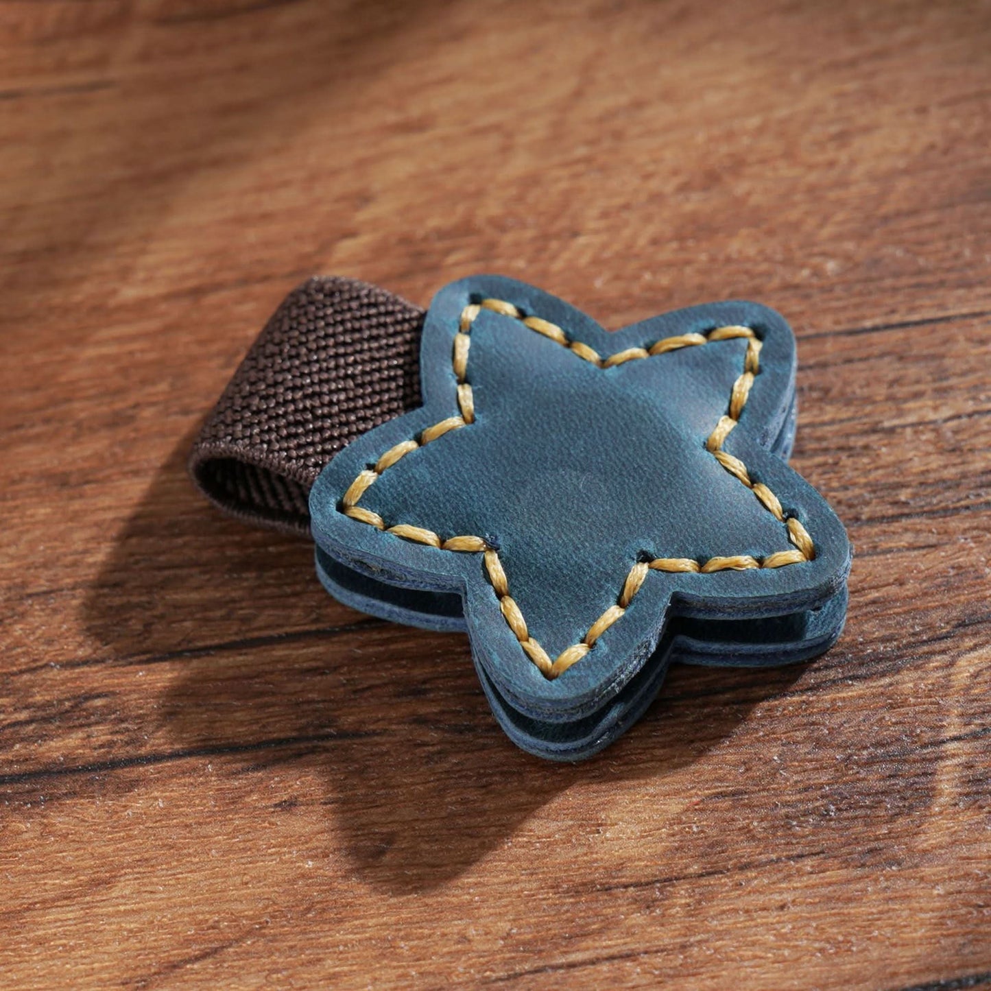 Leather Magnetic Bookmark – Hand-Sewn Double-Sided Clip