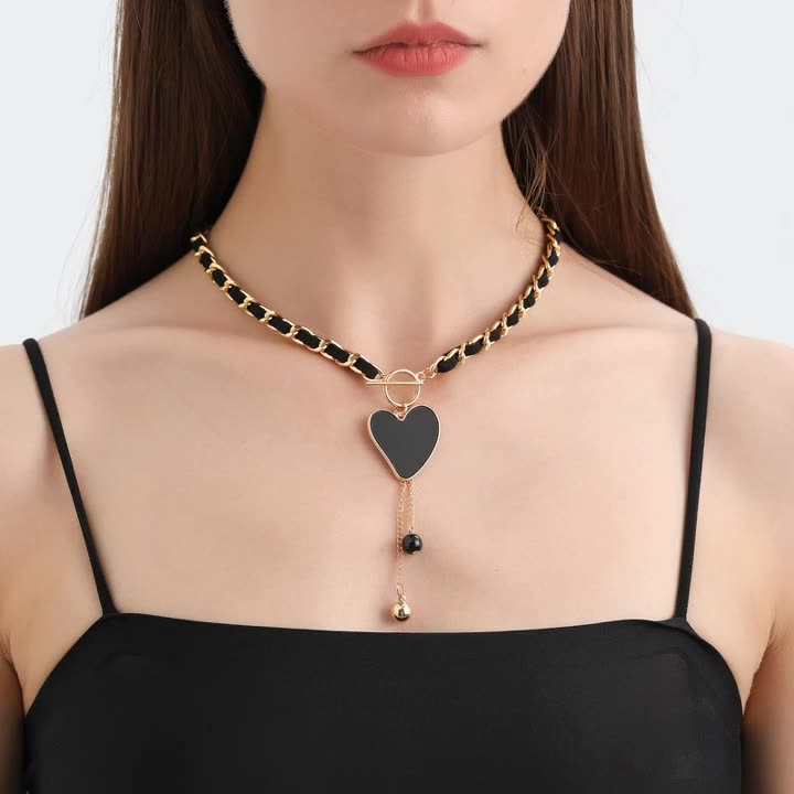 Velvet Heart Pendant Necklace for Women – Layered Clavicle Chain Jewelry