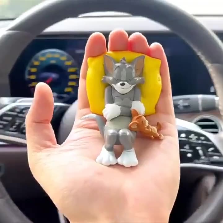 Tom and Jerry Car Dashboard Ornament – Cute Resin Toy Doll for Car's Interior Decor