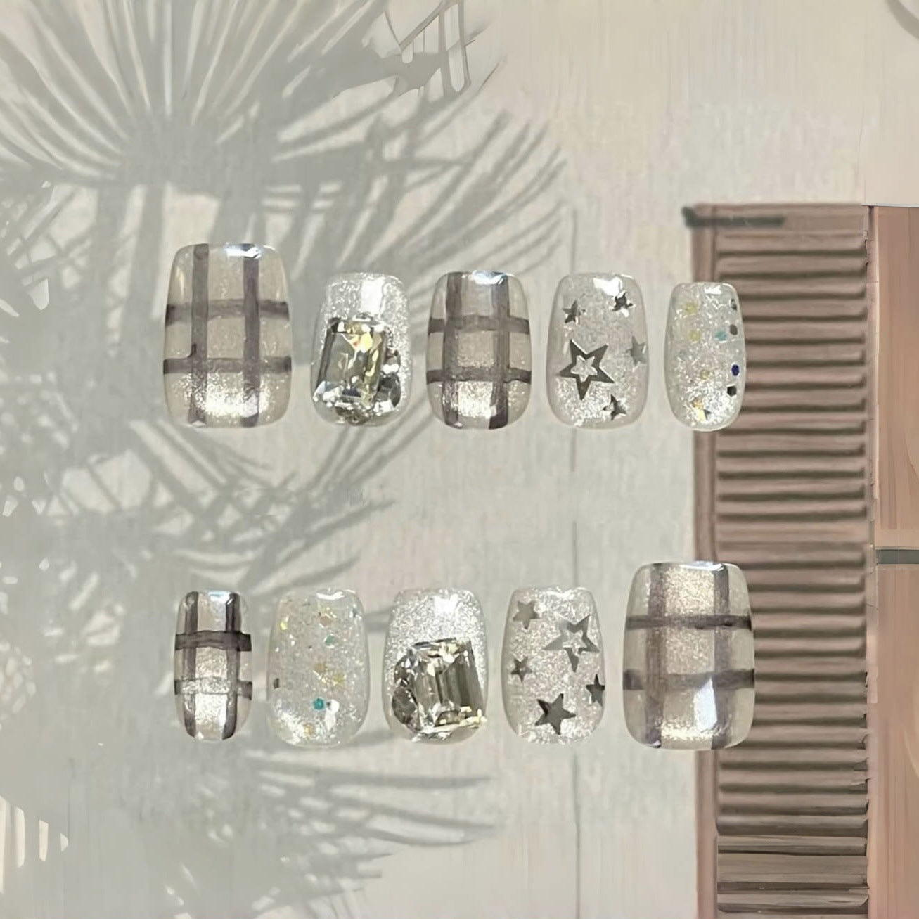 Chic Geometric Short Press-On Nails – Silver Stars & Glitter False Nails