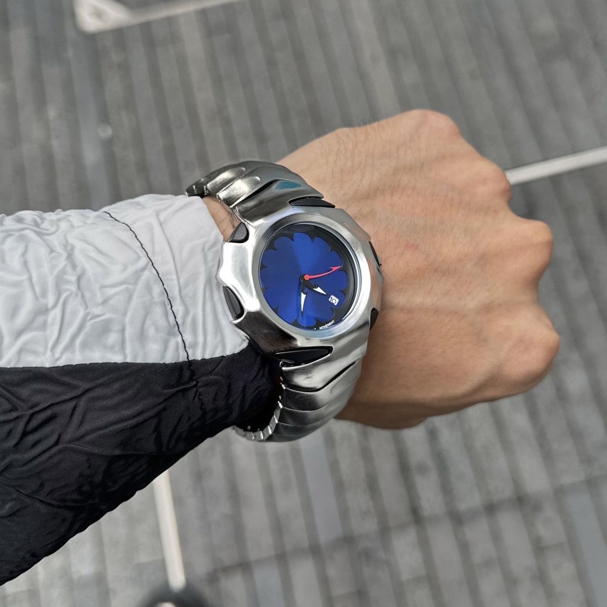 Blade Design Waterproof Men’s Quartz Watch – 50M Silver Alloy Strap Timepiece