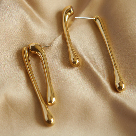 Women’s Geometric Earrings – Gold Asymmetrical Metal Line Design