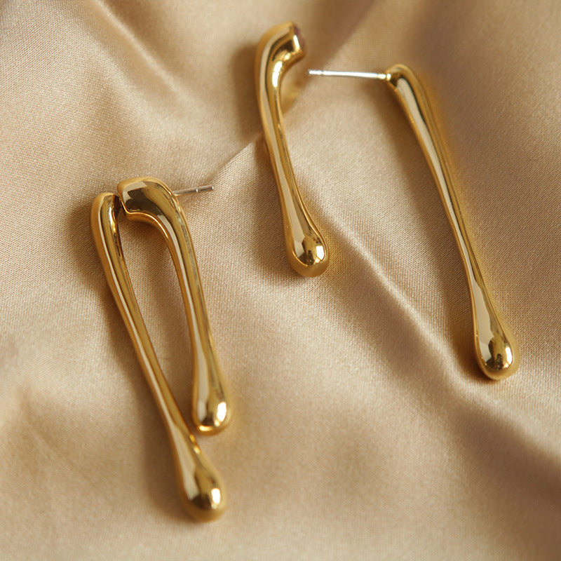 Women’s Geometric Earrings – Gold Asymmetrical Metal Line Design