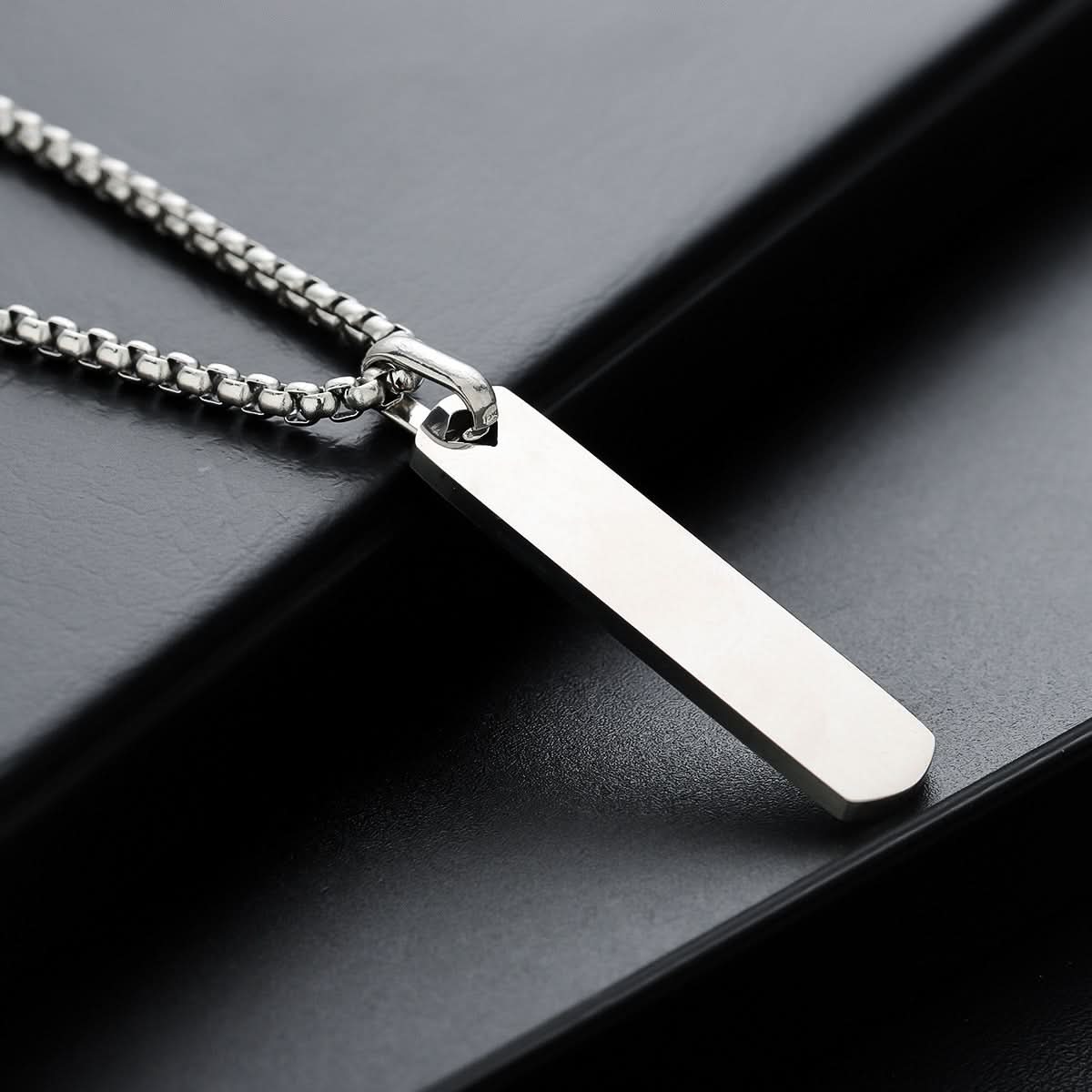 Men’s Square Geometric Necklace – Retro Minimalist Pendant