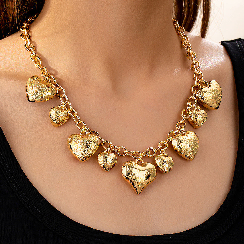 Gold Heart Pendant Necklace – Elegant Light Luxury Jewelry for Women