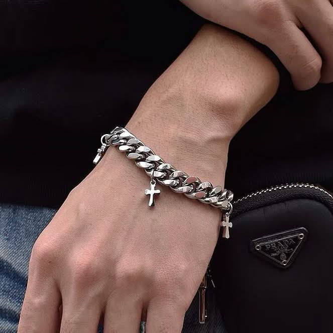 Men’s Trendy Titanium Steel Cuban Bracelet – Cross Chain Design