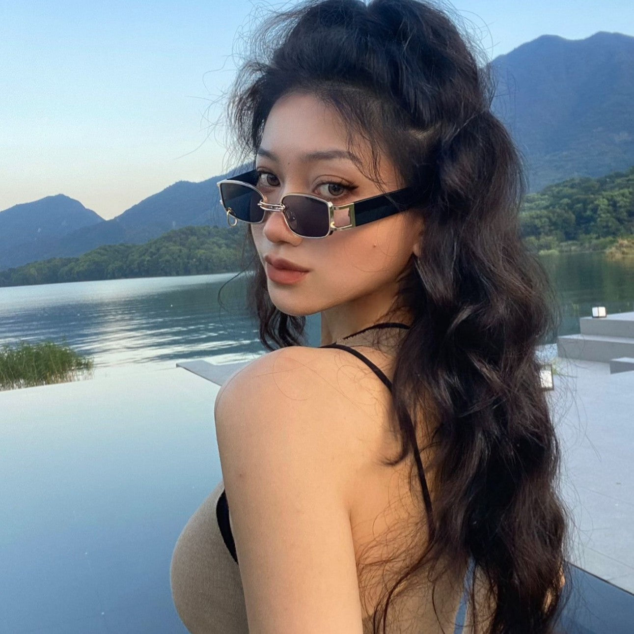 Retro Modern UV400 Sunglasses – Small Metal Frame Trendy Eyewear for Men & Women