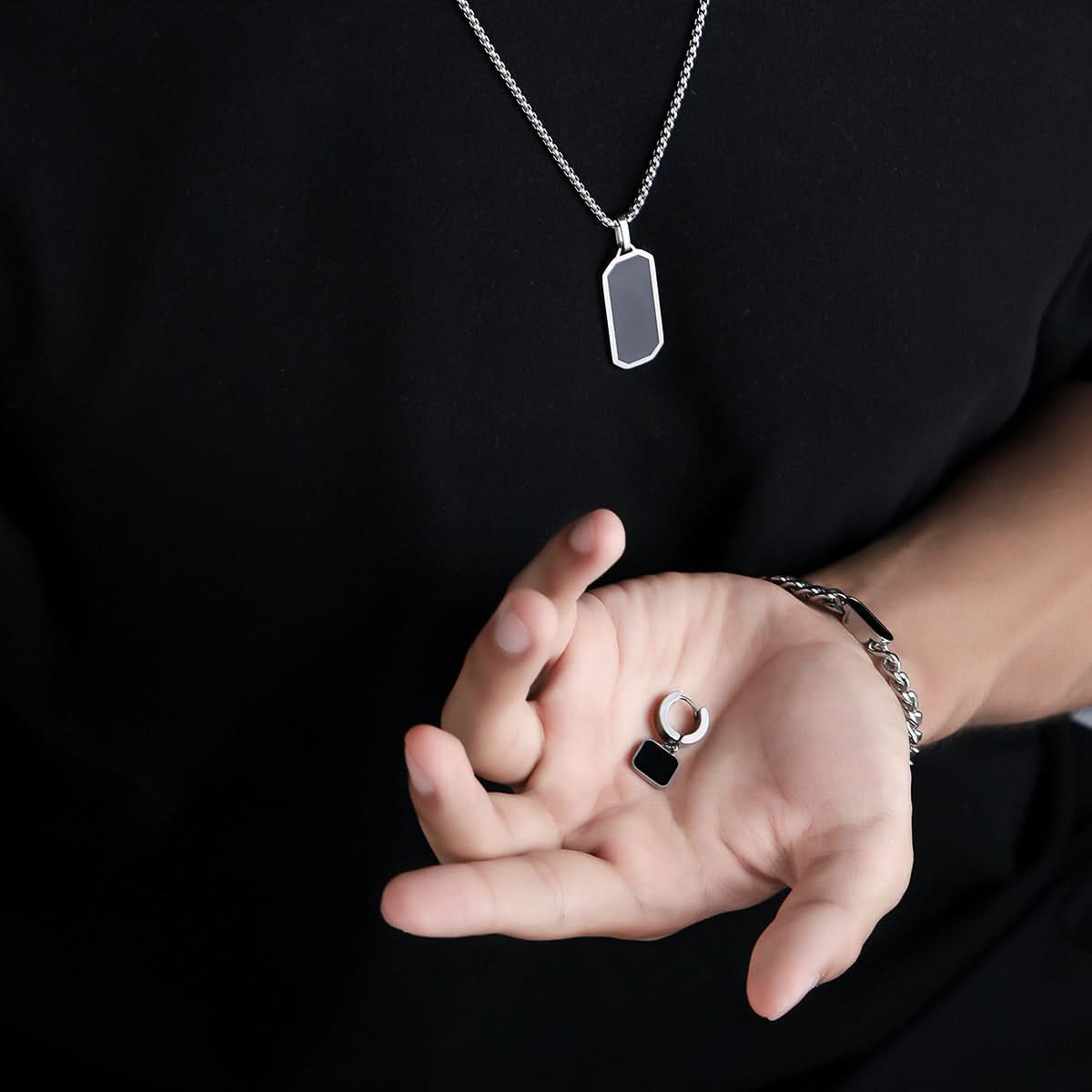 Men’s Geometric Pendant Necklace – Sleek Plated Fashion Jewelry