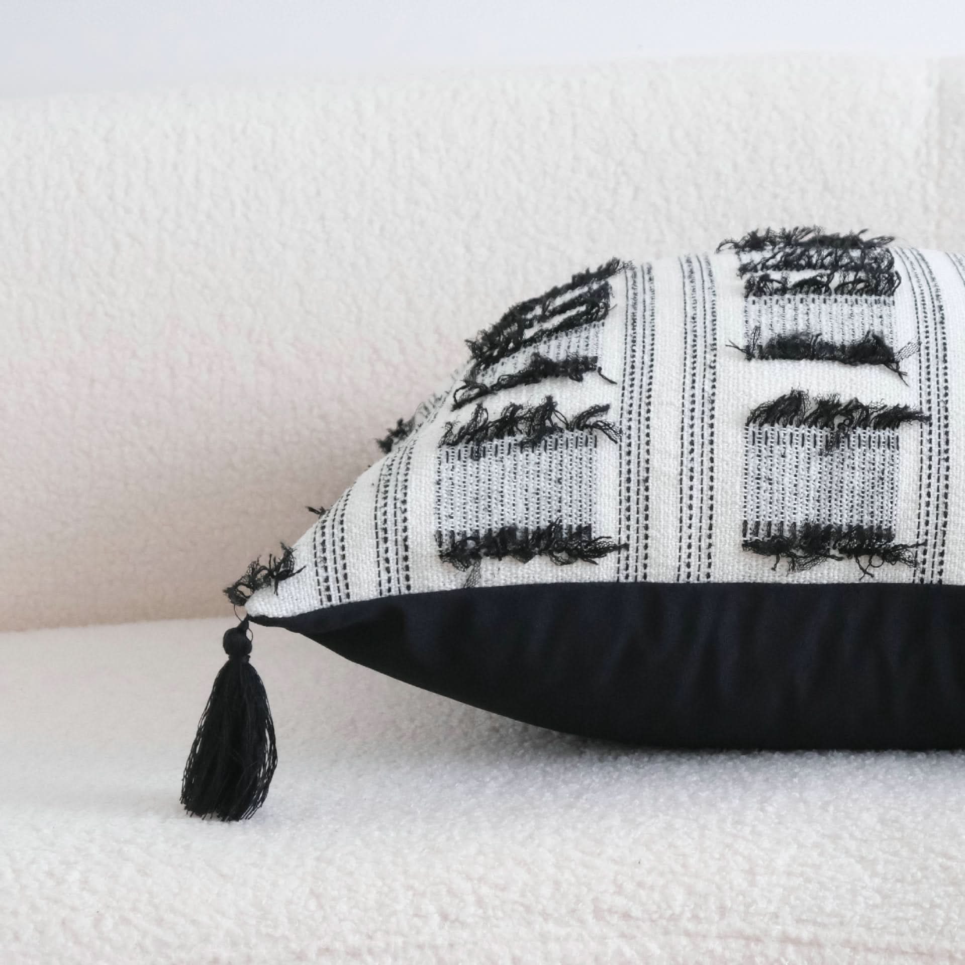 Black and White Light Luxury Tassel Pillow Cover