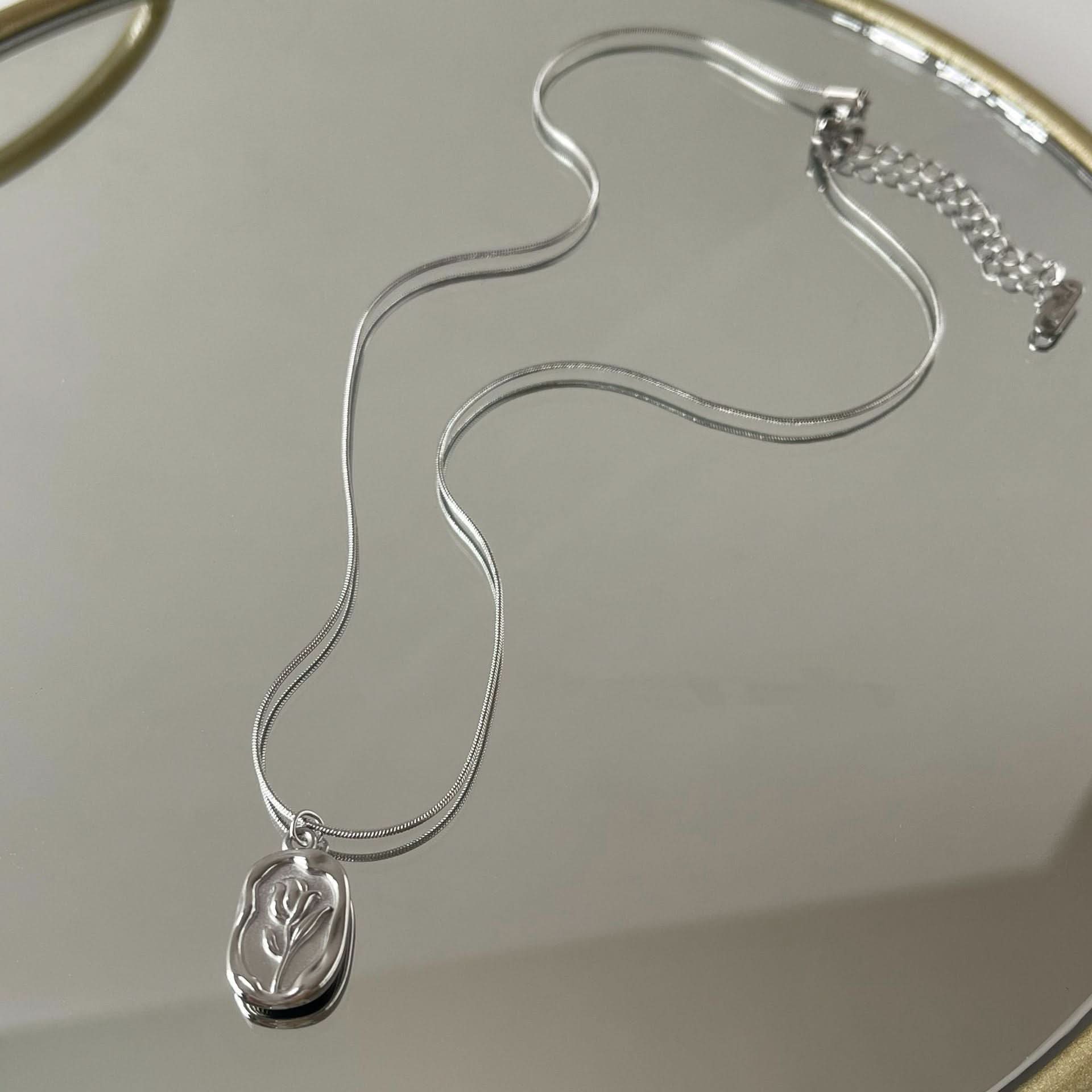 1 pc. French Retro Rose Pendant Silver-Plated Necklace