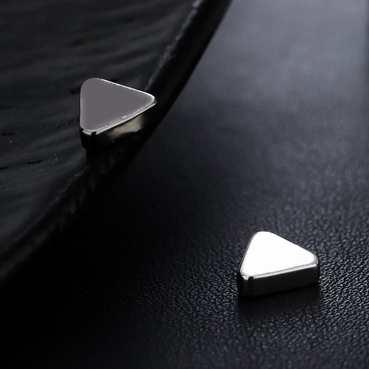 Men’s Magnetic Triangle Ear Clips – No-Piercing, Hip-Hop Style Jewelry