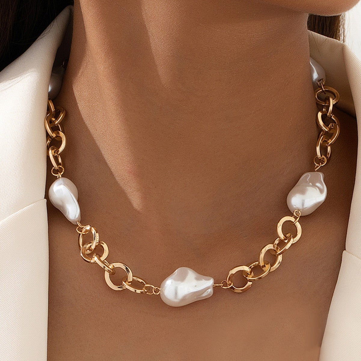 Irregular Pearl Choker Necklace – Elegant Gold-Plated Chain for Women