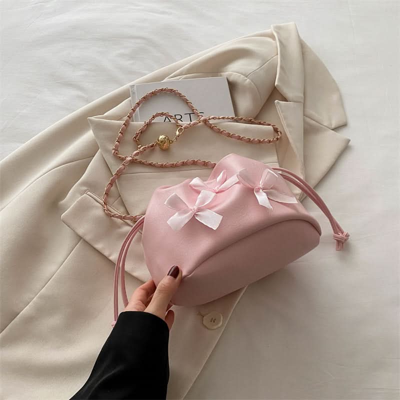 Western-Style Chain Messenger Bucket Bag - Niche Aesthetic for Women