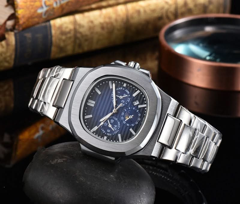 Luminous Quartz Steel Watch – Unisex Square Dial