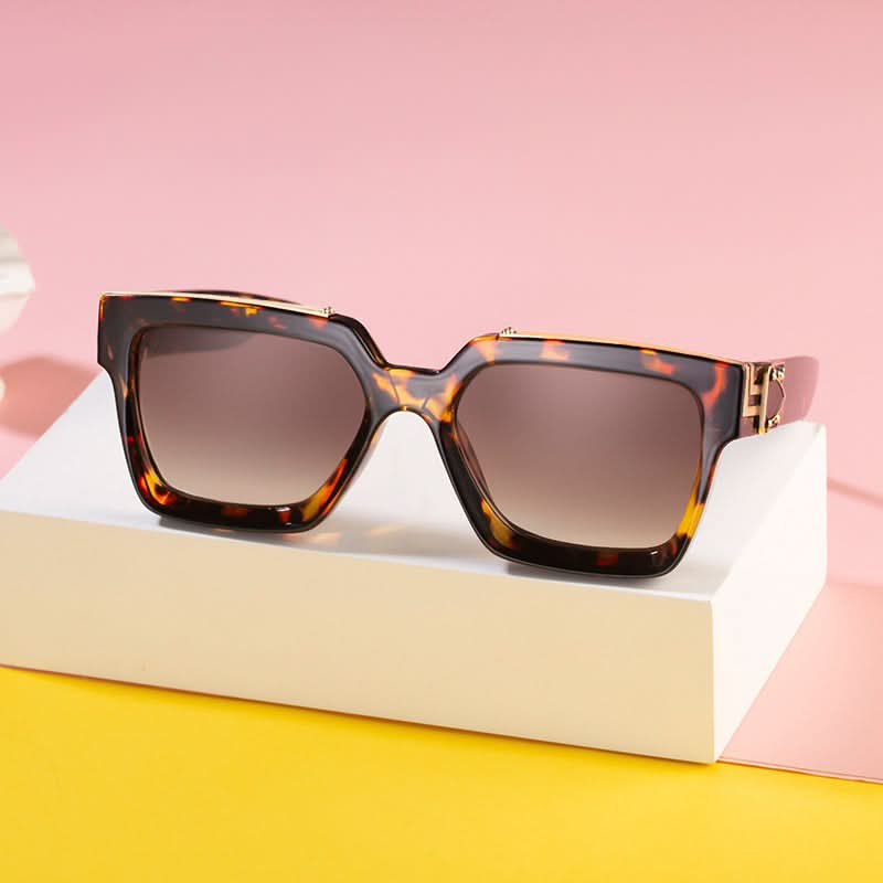 Trendy Small-Frame Sunglasses – Stylish Retro Shades