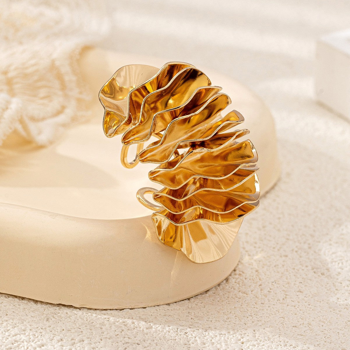 Retro Floral Sunflower Statement Ring for Women – Gold Alloy Vintage Flower Jewelry