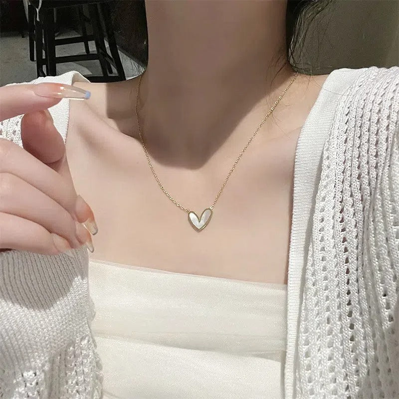 Mother-of-Pearl Heart Pendant Necklace – Gold Titanium Steel Clavicle Chain for Women