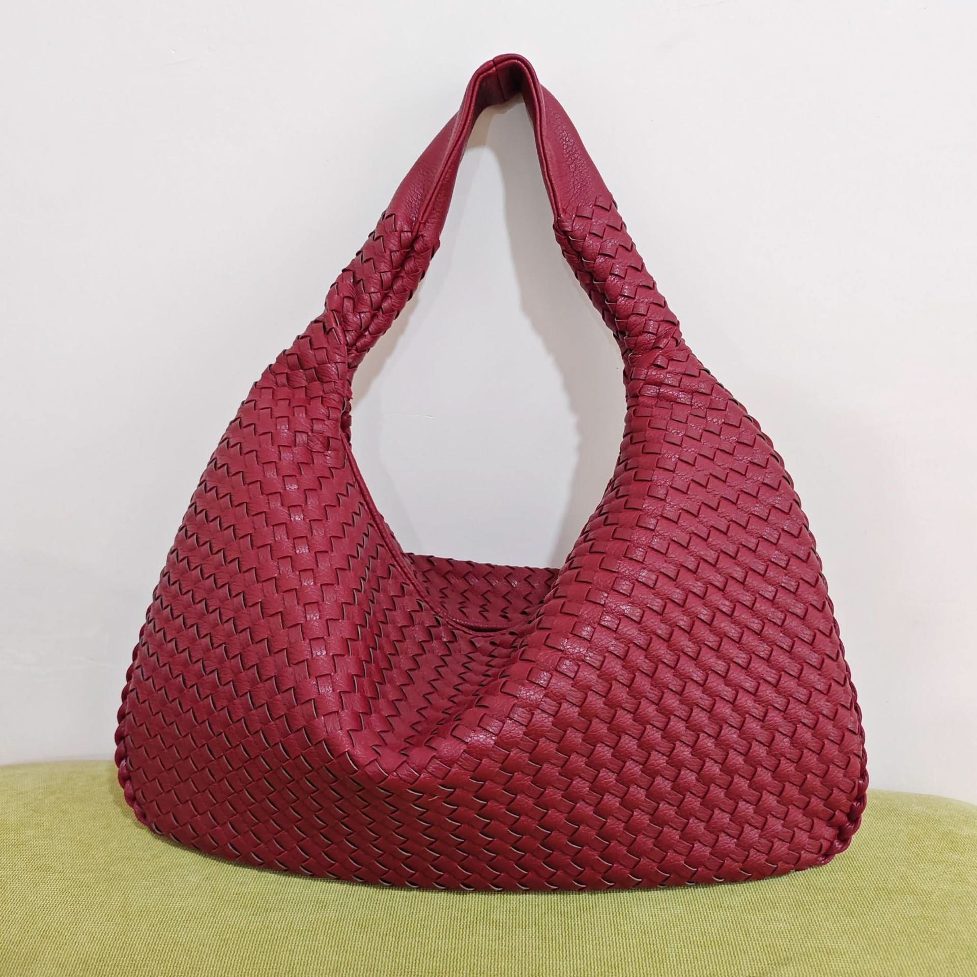 Women's Woven Shoulder Bag – Handbag with Zipper Closure and Inner Pockets