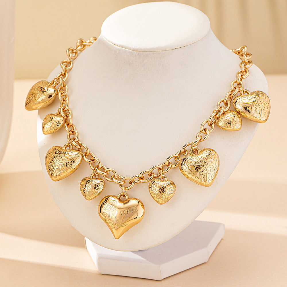 Gold Heart Pendant Necklace – Elegant Light Luxury Jewelry for Women