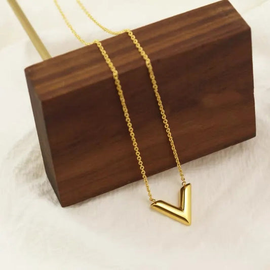 Gold V Initial Pendant Necklace – Minimalist Titanium Steel Clavicle Chain for Women