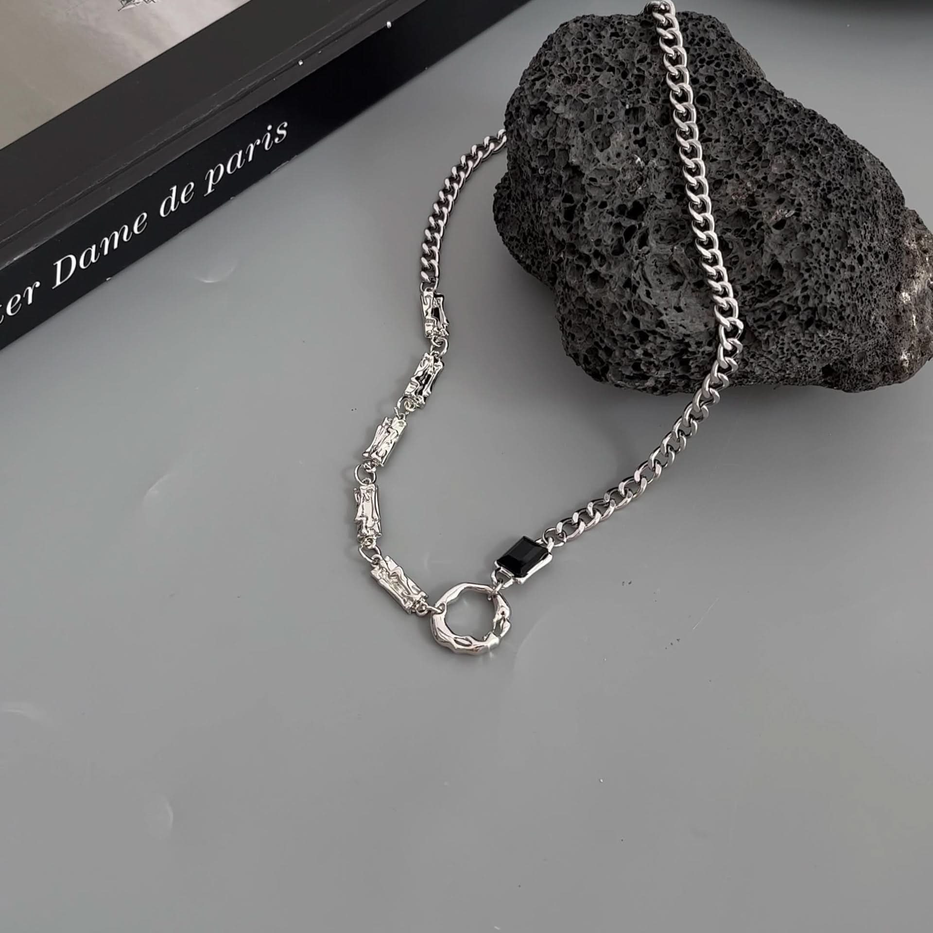 Unisex Water Wave Chain Geometric Necklace –Trendy Splicing Design