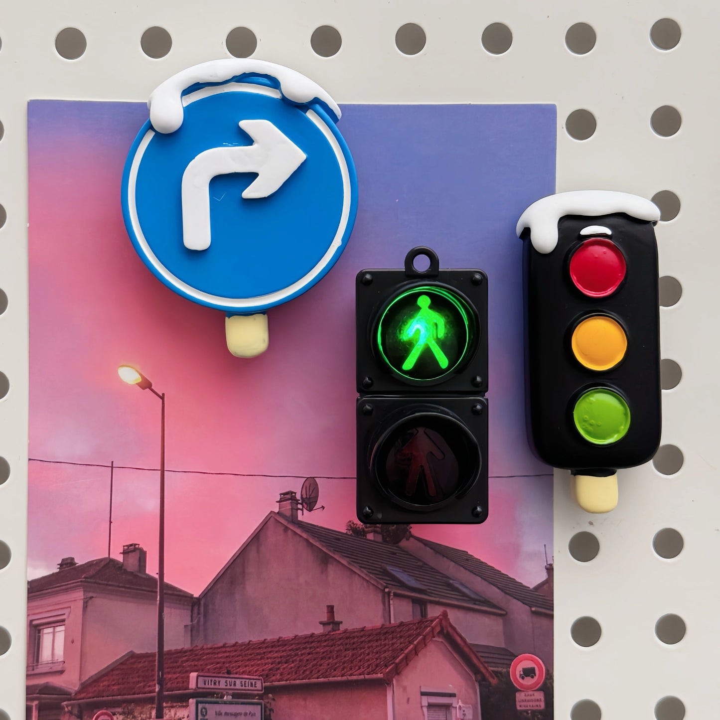 Luminous Traffic Light Fridge Magnet – Creative Pedestrian Sign Home Decor Sticker