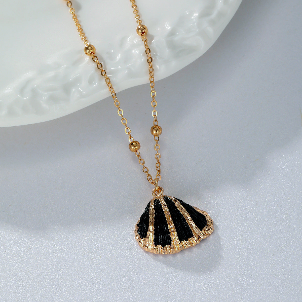 Boho Seashell Pendant Necklace – Layered Beach Jewelry for Women