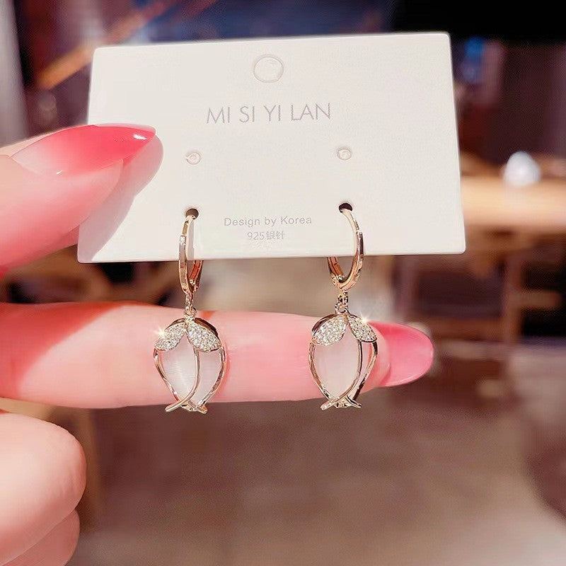 Tulip Cat’s Eye Earrings for Women – Trendy Geometric Design