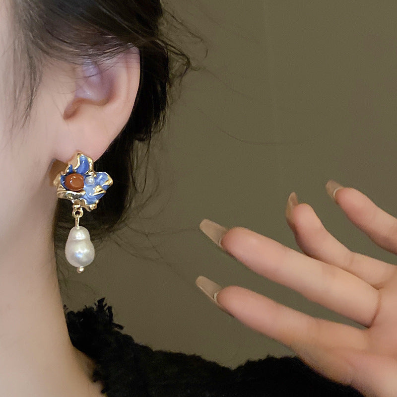Women’s Pearl Drop Earrings – Retro Geometric Silver Needle Design