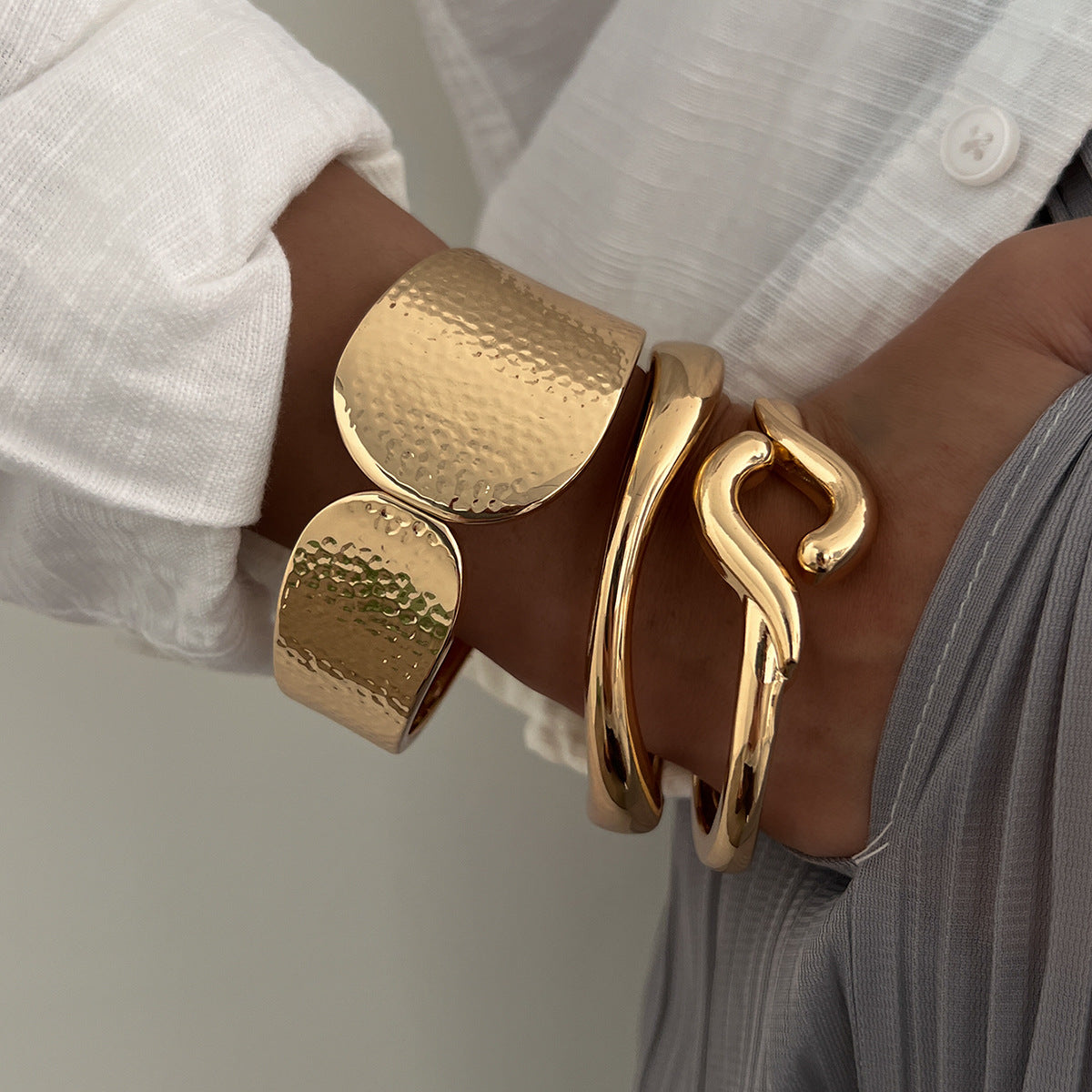 Bold Hammered Texture Cuff Bracelet for Women – High Color Retention Alloy Jewelry