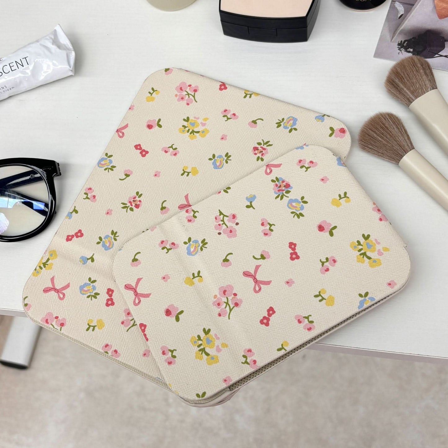 Portable Retro Floral Folding Makeup Mirror
