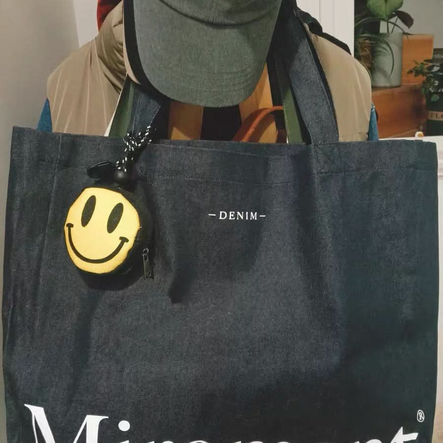 Mini Smiley Coin & Earphone Pouch – Hanging Neck Key Storage Bag
