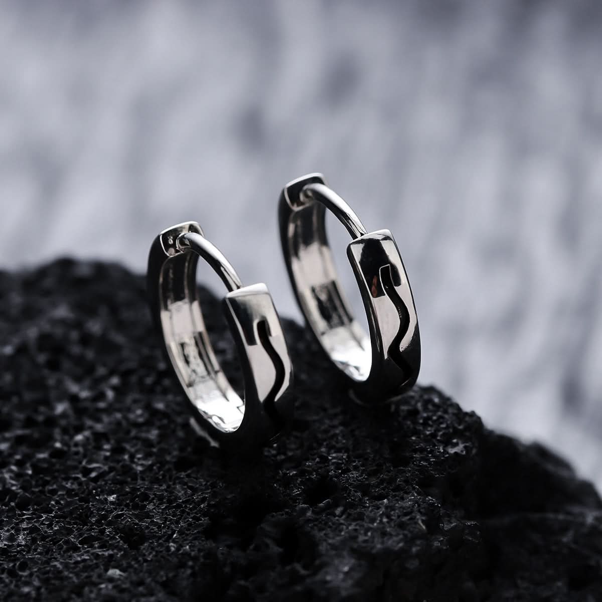 Men’s Wavy Line Earrings – Minimalist Geometric Hoop