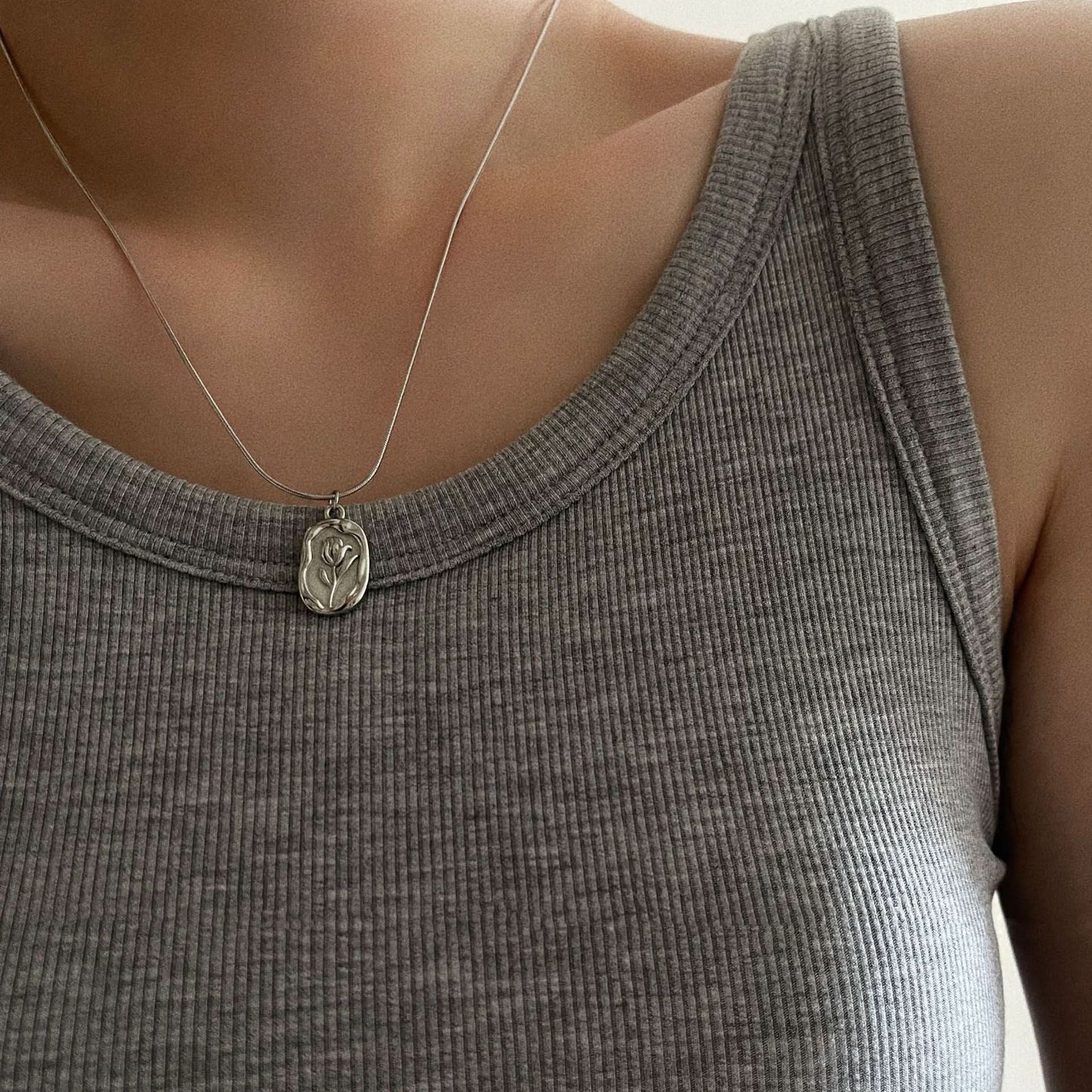 1 pc. French Retro Rose Pendant Silver-Plated Necklace