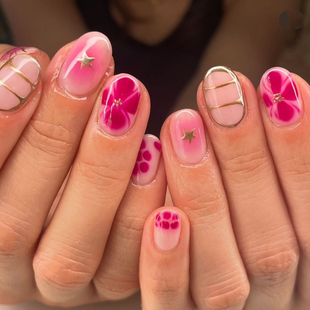 Floral Star Press-On Nails – Short Round Reusable Fake Nails