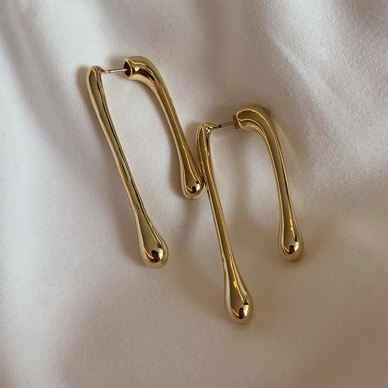 Women’s Geometric Earrings – Gold Asymmetrical Metal Line Design