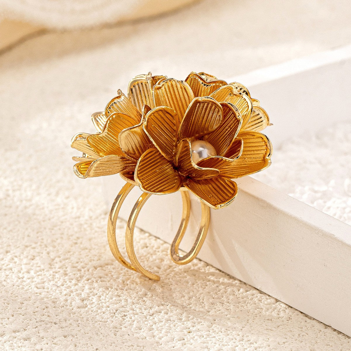 Retro Floral Sunflower Statement Ring for Women – Gold Alloy Vintage Flower Jewelry