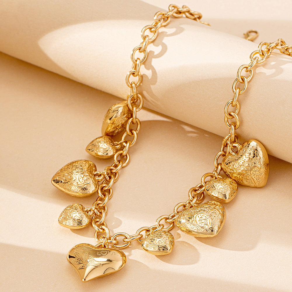 Gold Heart Pendant Necklace – Elegant Light Luxury Jewelry for Women