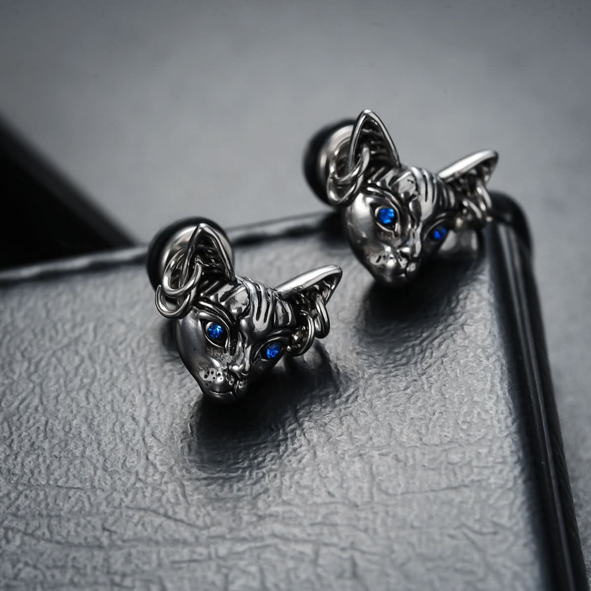 Men’s Retro Cheetah Head Earrings - Gothic Punk Jewelry