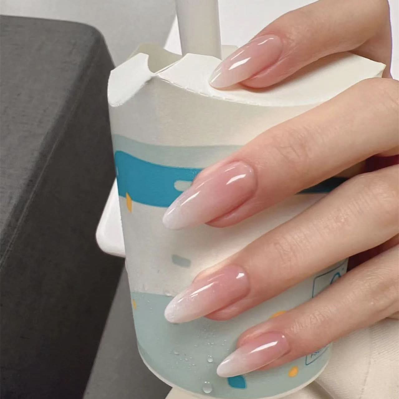 24-Piece Gradient Ice Powder Almond Nails – European & American Style