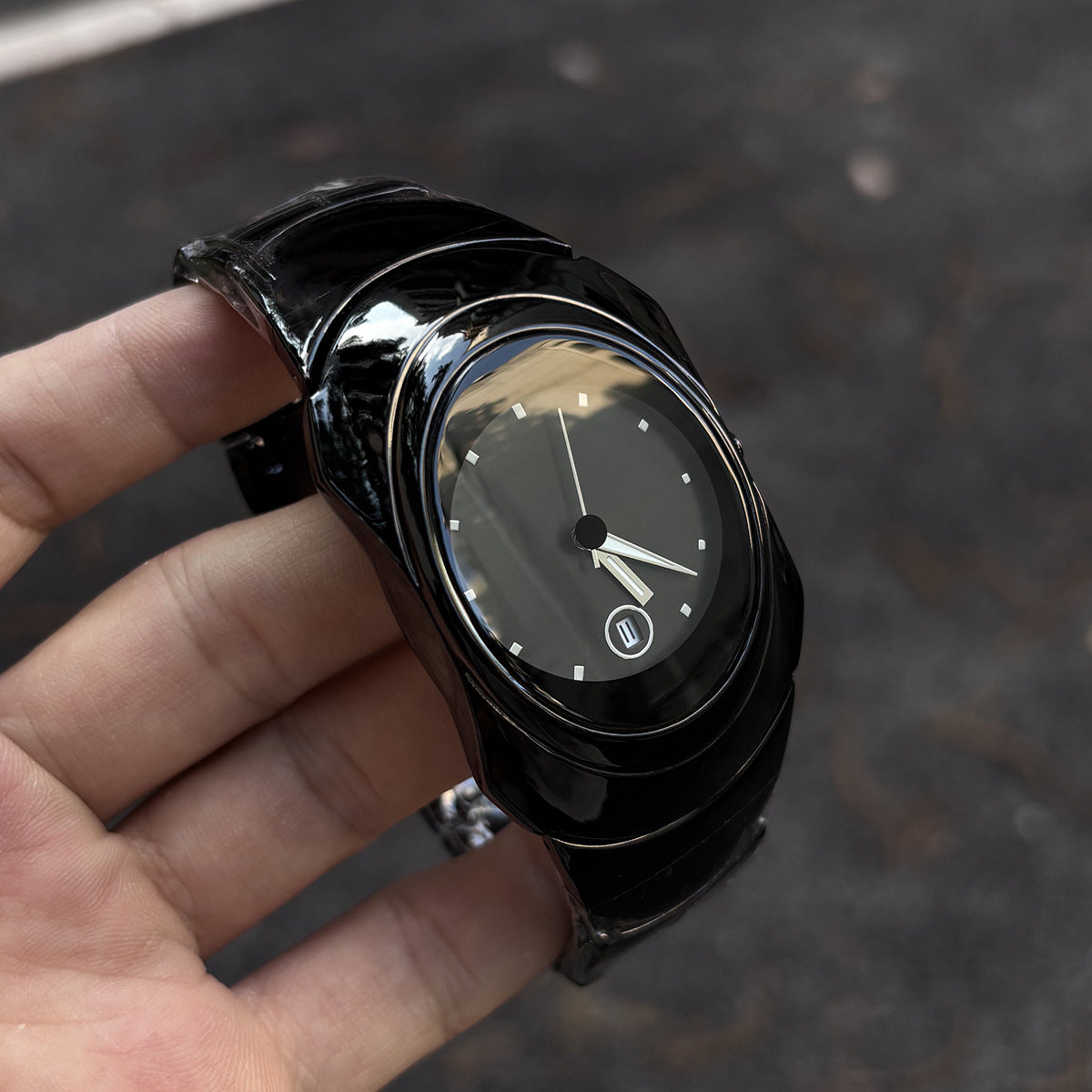 Men's Trendy Quartz Watch – Oval Dial Alloy Strap, Waterproof Fashion Timepiece