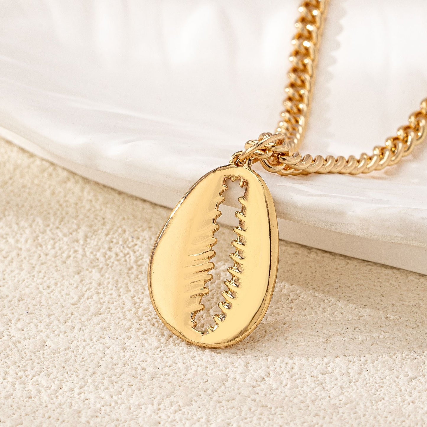 Korean Shell Pendant Necklace – Elegant Beach Style Jewelry for Women