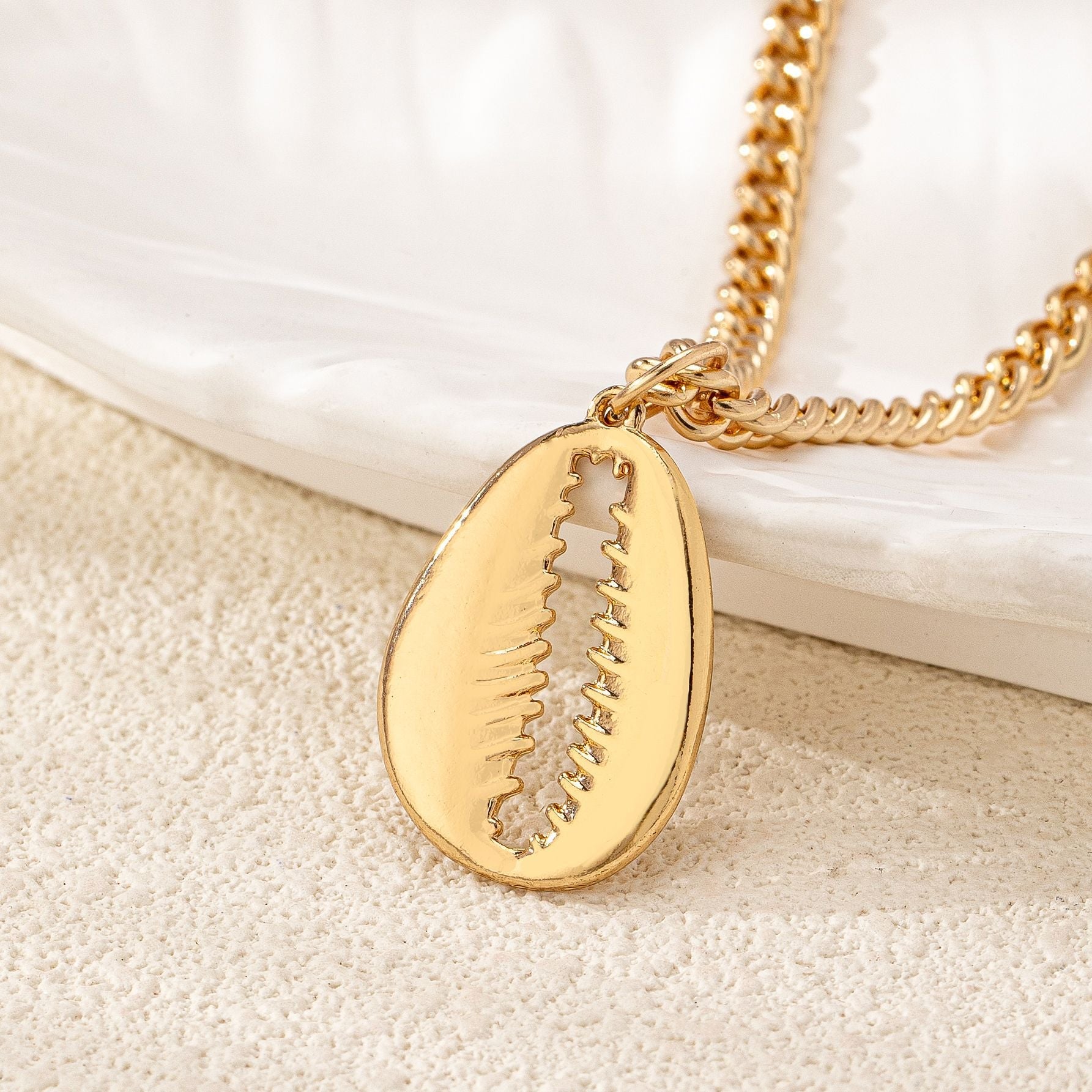 Korean Shell Pendant Necklace – Elegant Beach Style Jewelry for Women