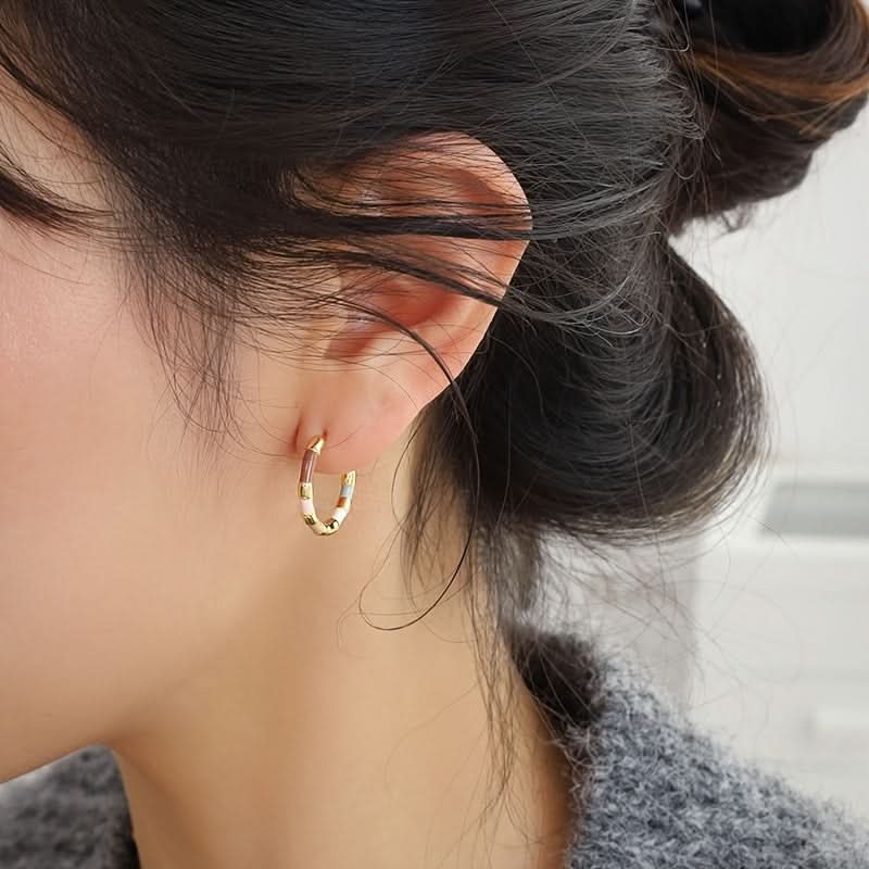 Vibrant Hoop Earrings – Seasonal Style with Retro Minimalist Design